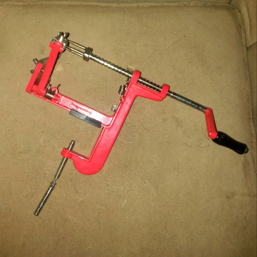 VINTAGE FEEL PROGRESSIVE APPLE PEELER